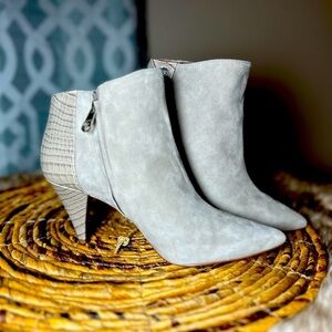 Loise et Cie Gray Suede Heel Booties Size 9.5 Pointed Toe Snake Print Leather